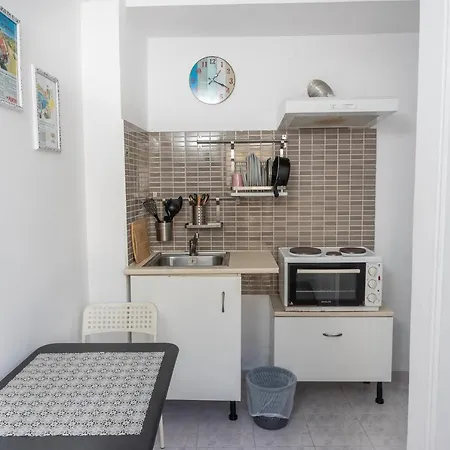 Islanders Yard Apartments