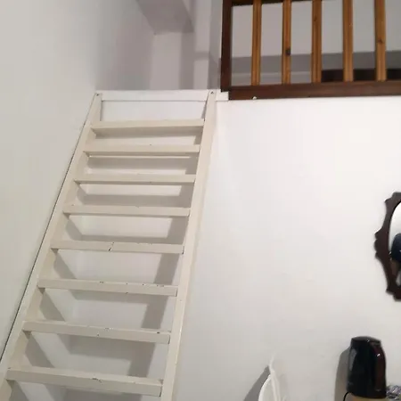 Islanders Yard Apartments * Rhodes City